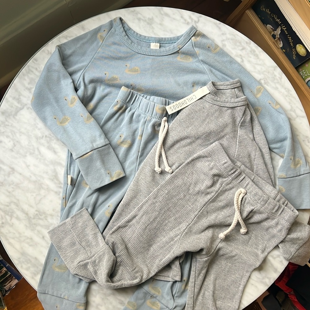 2 Childhoods Sets // swan pattern rib knit + jersey set